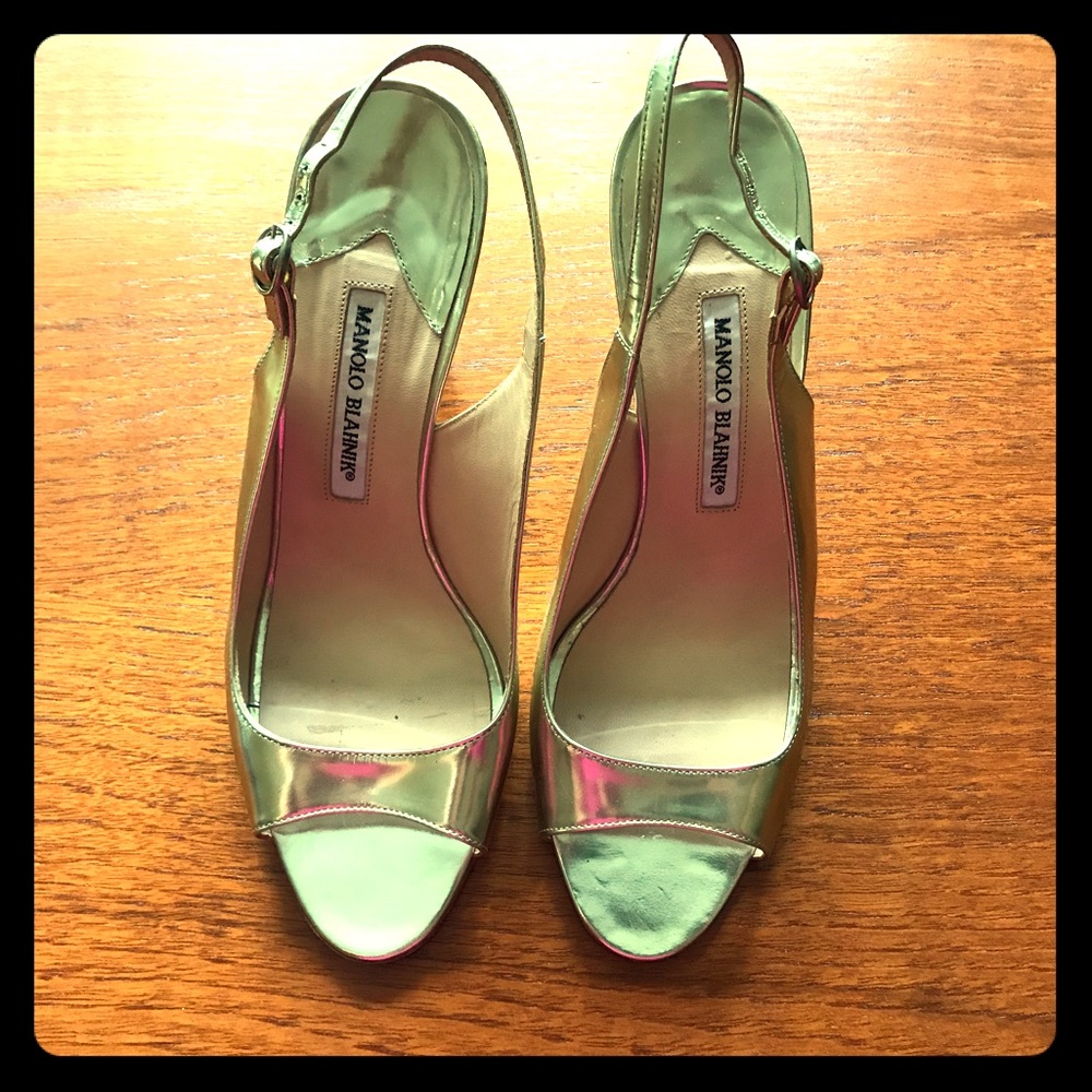 Manolo blahnik gold sandals size 10, size 40